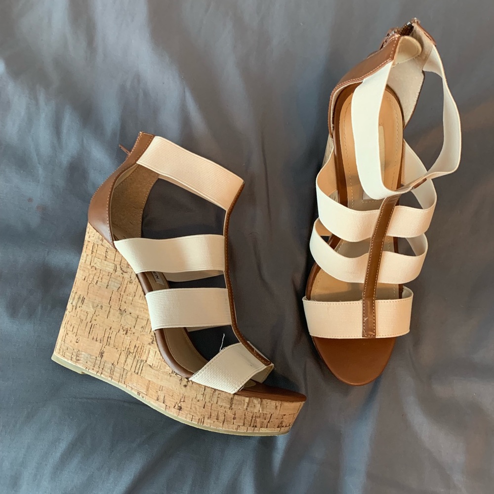 Steve Madden wedged !